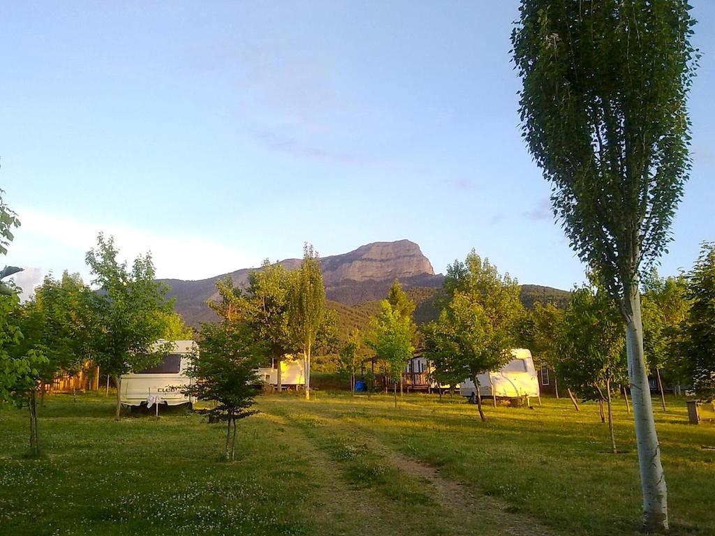 Camping Ain Jaca Bagian luar foto