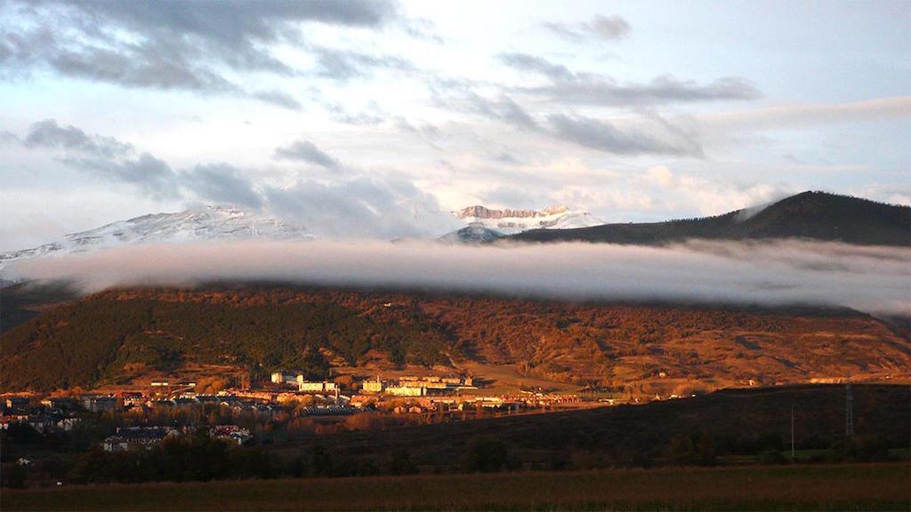 Camping Ain Jaca Bagian luar foto